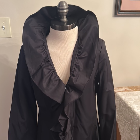 DKNY RUFFLED FRONT DRESSY FORMAL COAT BLACK / RED LINING ABOVE KNEE SIZE M - Picture 2 of 4